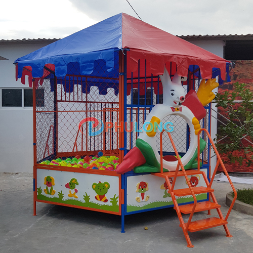 nha-banh-luc-giac-composite-co-mai-che-pl1509